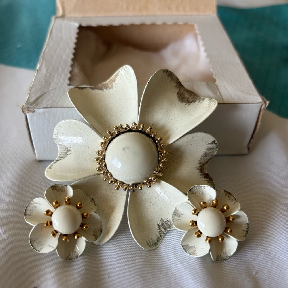 Vintage 1960s enamel flower brooch and earring set